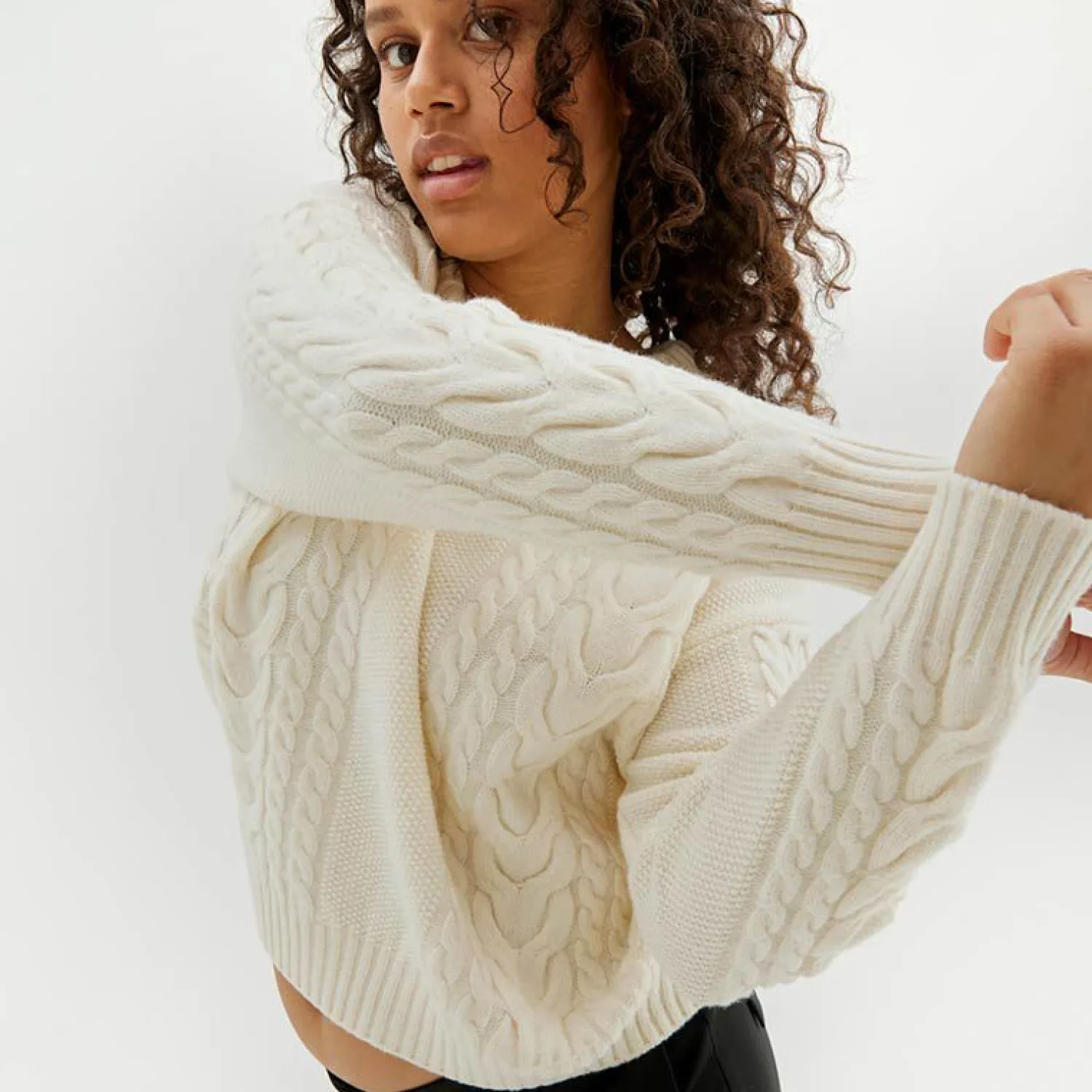 oversized_flettestrikket__2-1.webp Cheap Oversized Flettestrikket Genser I Ull Dame Gensere